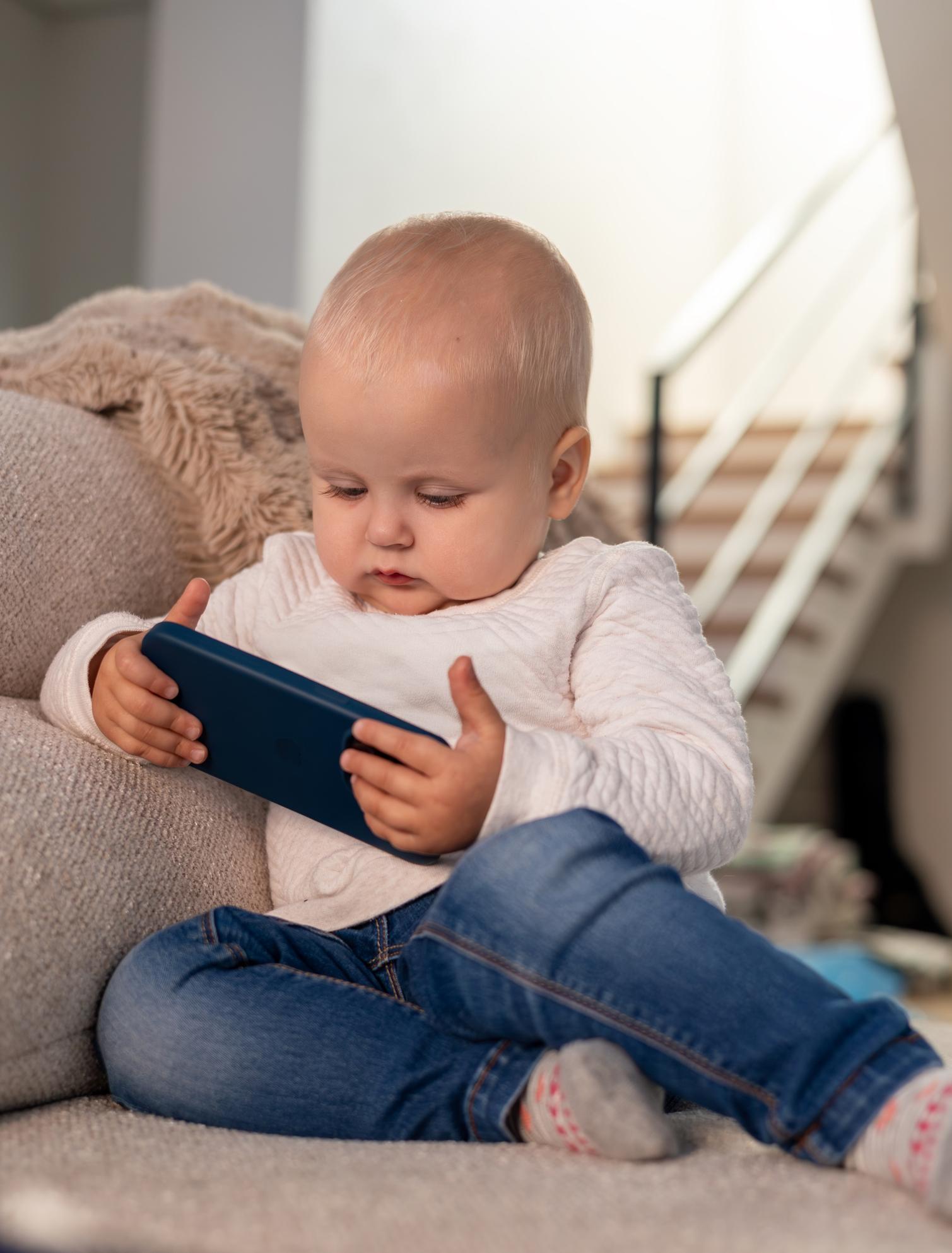 Rising Screen Time in Kids: AIIMS Warns of Possible Autism Risk Linked to Excess Mobile Use